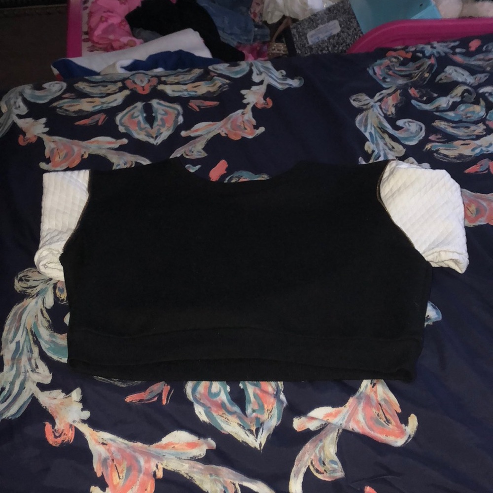 Long sleeve crop top
